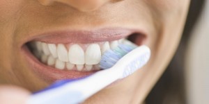 كيفية تنظيف الأسنان بطريقة صحيحة