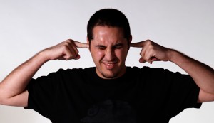 كيفية الحفاظ على سلامة سمعك من الصوت المرتفع