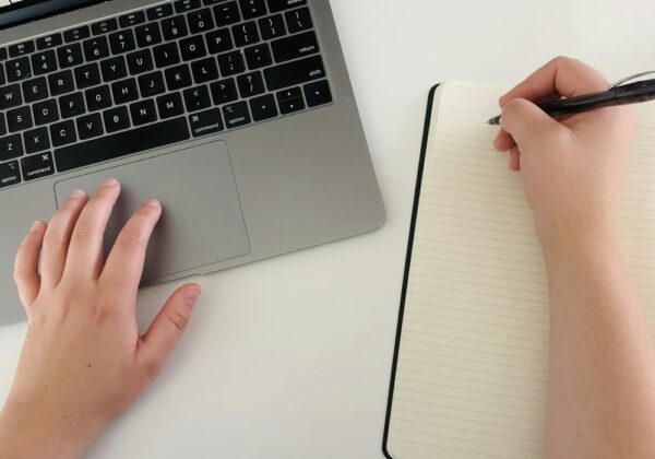 كيفية كتابة برومبت لرسالة بريد إلكتروني مهنية